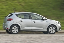 „Najtańsze nowe samochody w Polsce – przegląd rynku 2025 r.”