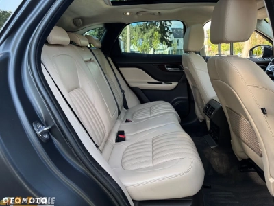 Jaguar F-Pace 25t AWD Prestige