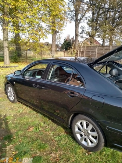 Toyota Avensis II 2,4 L automat benzyna