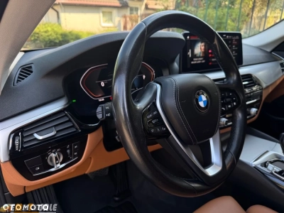 BMW Seria 5 520i Sport Line