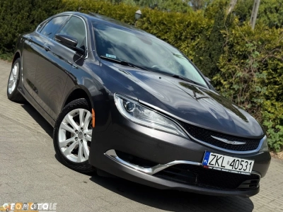 Chrysler 200