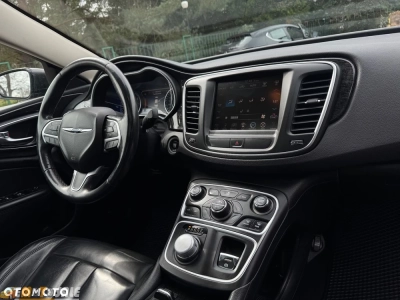 Chrysler 200