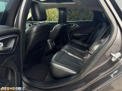 Chrysler 200