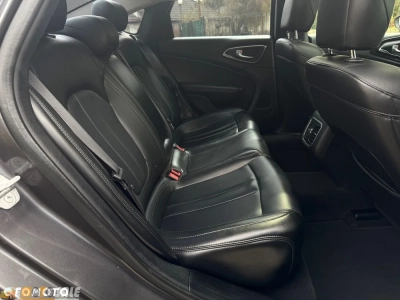 Chrysler 200