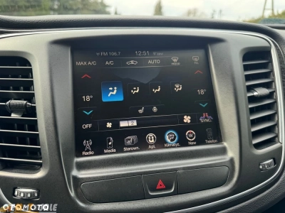 Chrysler 200
